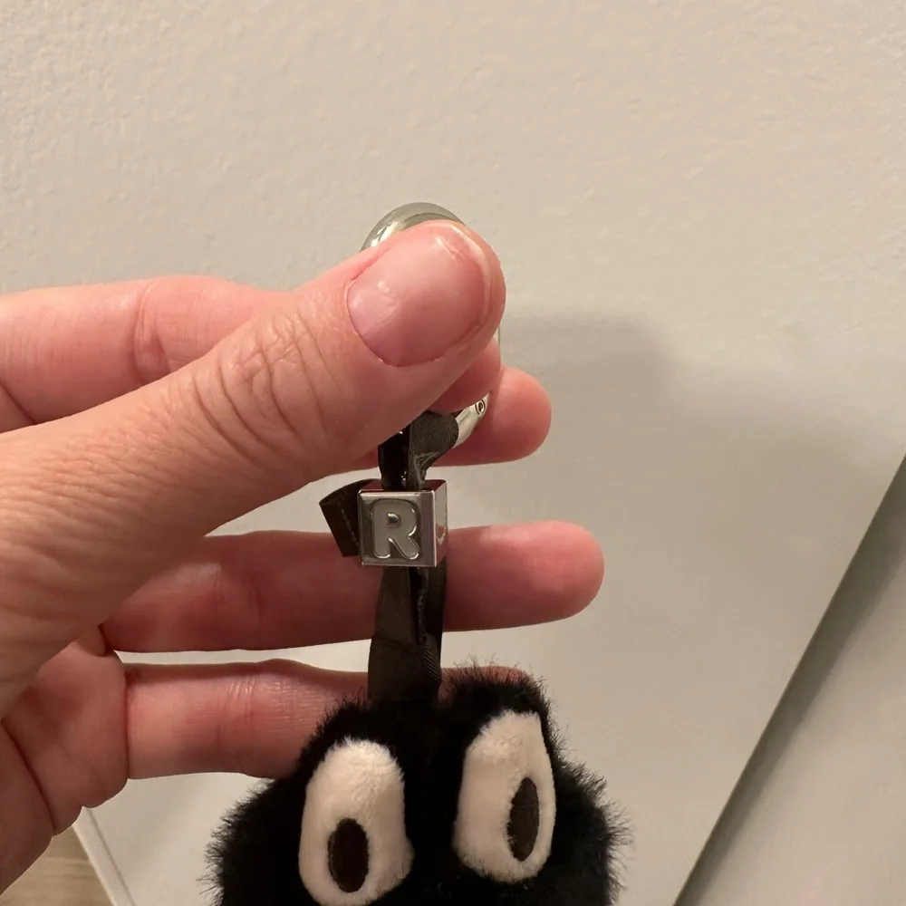 POPMART Labubu Pin for Love “R” (black) - Picture 4 of 7